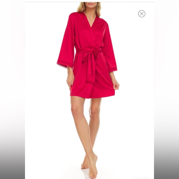 Flora Nikrooz Other - ♥️ Flora Nikrooz Victoria Lace Trim Charmeuse Robe ♥️